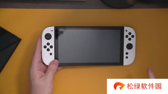 Switch 2模型视频爆料！机身、屏幕明显更大